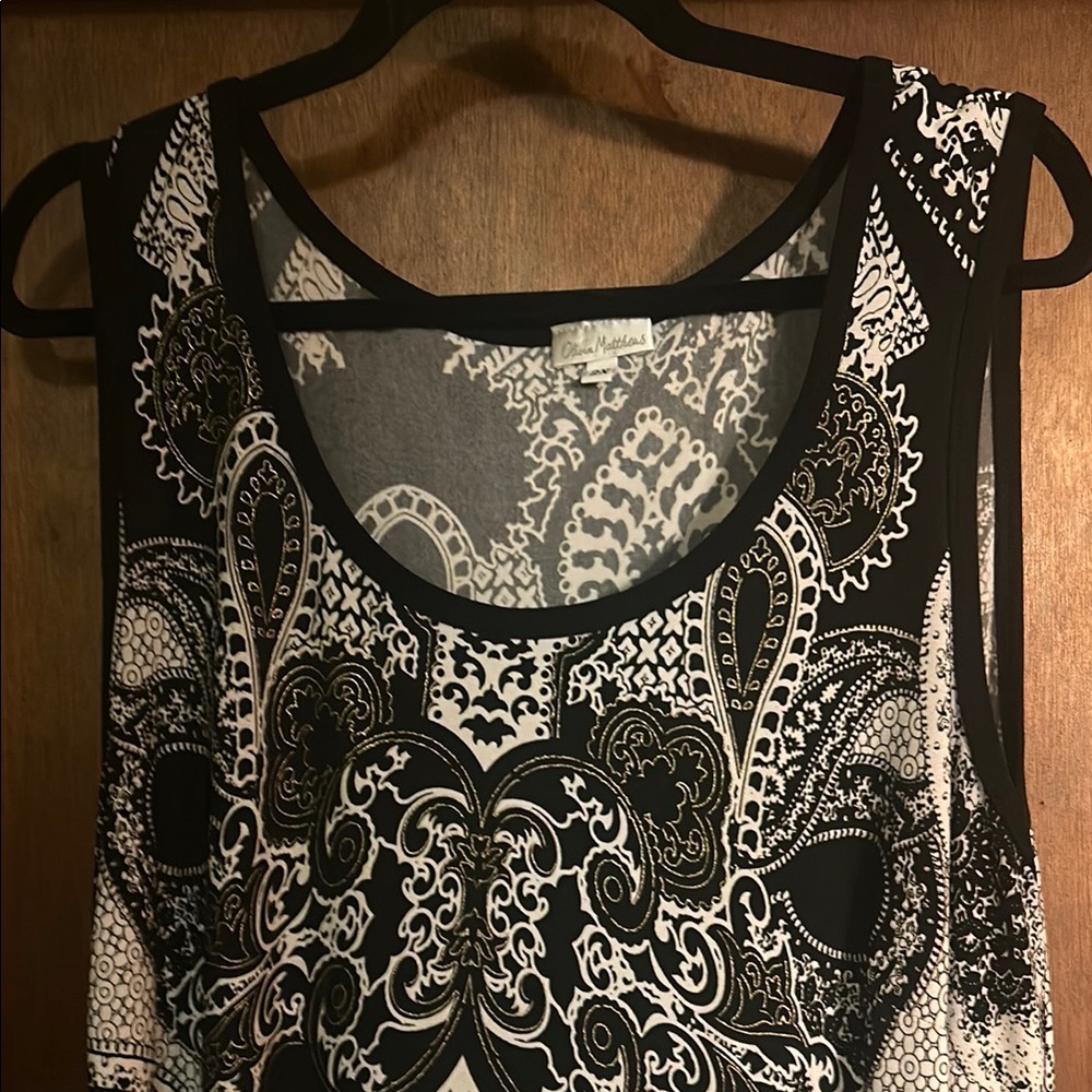 Black and White Paisley Maxi Dress - Picture 2 of 6